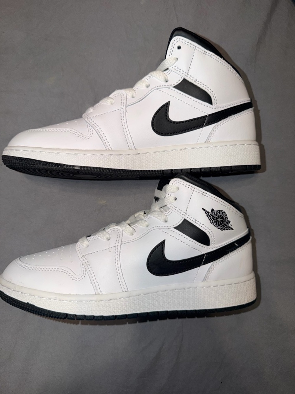 Air Jordan 1 Mid Reverse Panda (White/Black) Sneakers - 7W